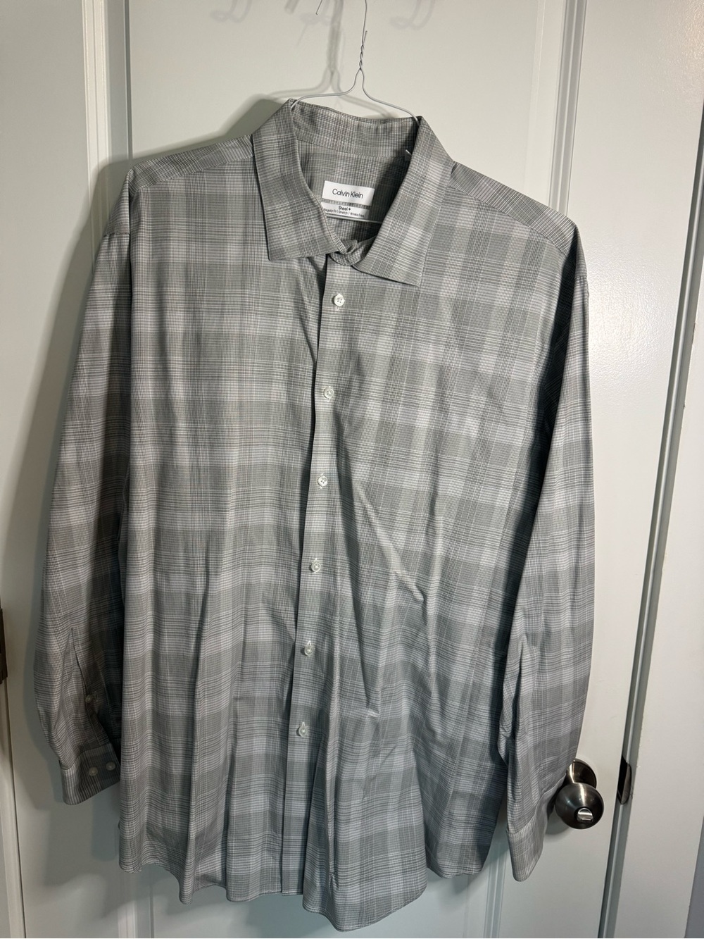 Calvin Klein Men's Gray Plaid Button-Up Dress Shirt